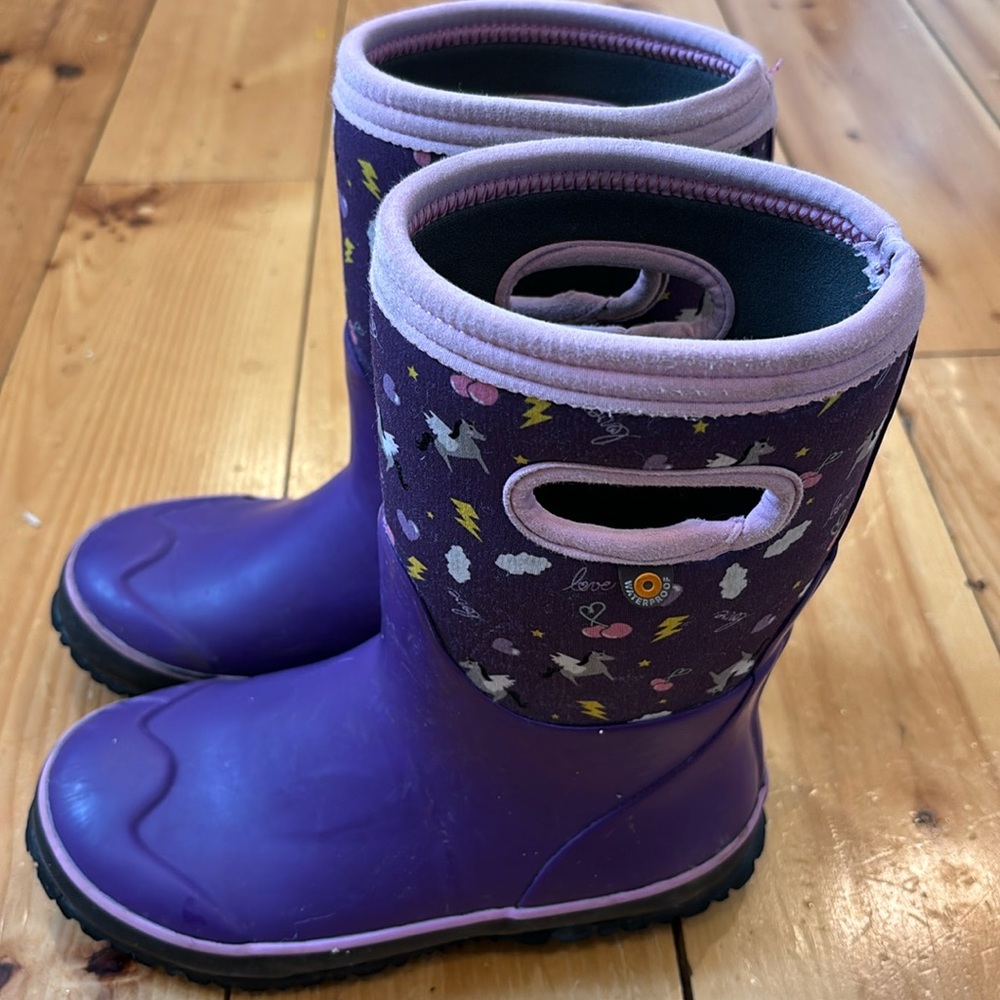 Bogs Size 2 purple with unicorns motif